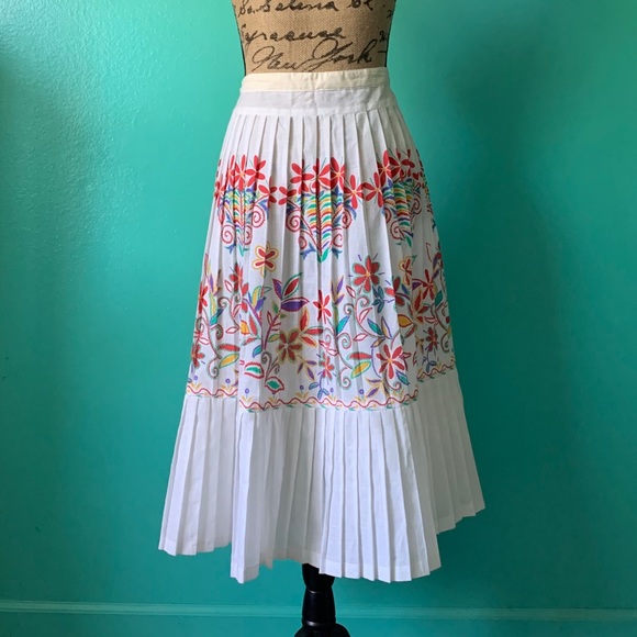 Vintage Floral Print Full Pleated White Skirt - Picture 4 of 7